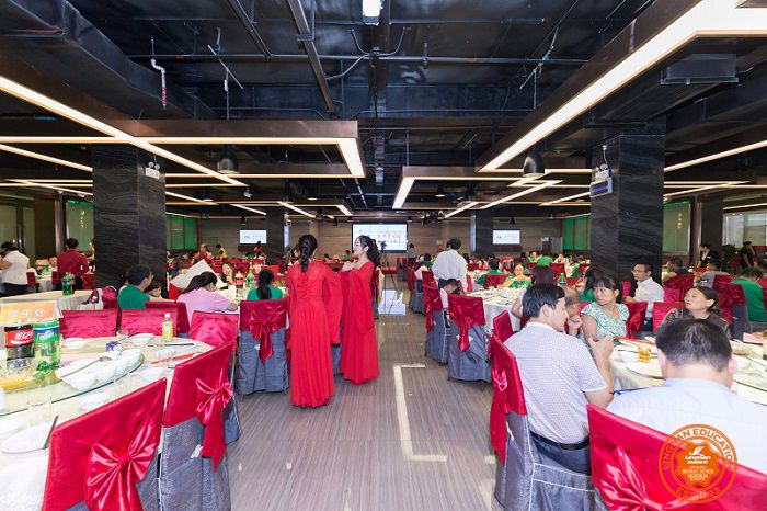 我校举行庆典晚会欢庆第33个教师节