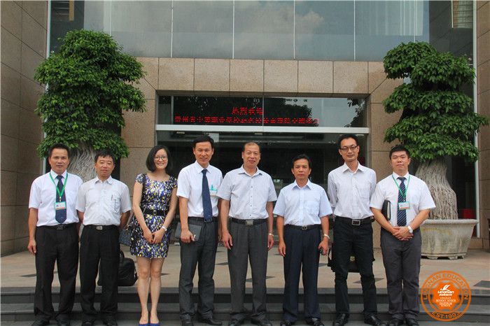 广州数控设备有限公司（GSK），共同合办工业机器人应用与维护专业签约合影