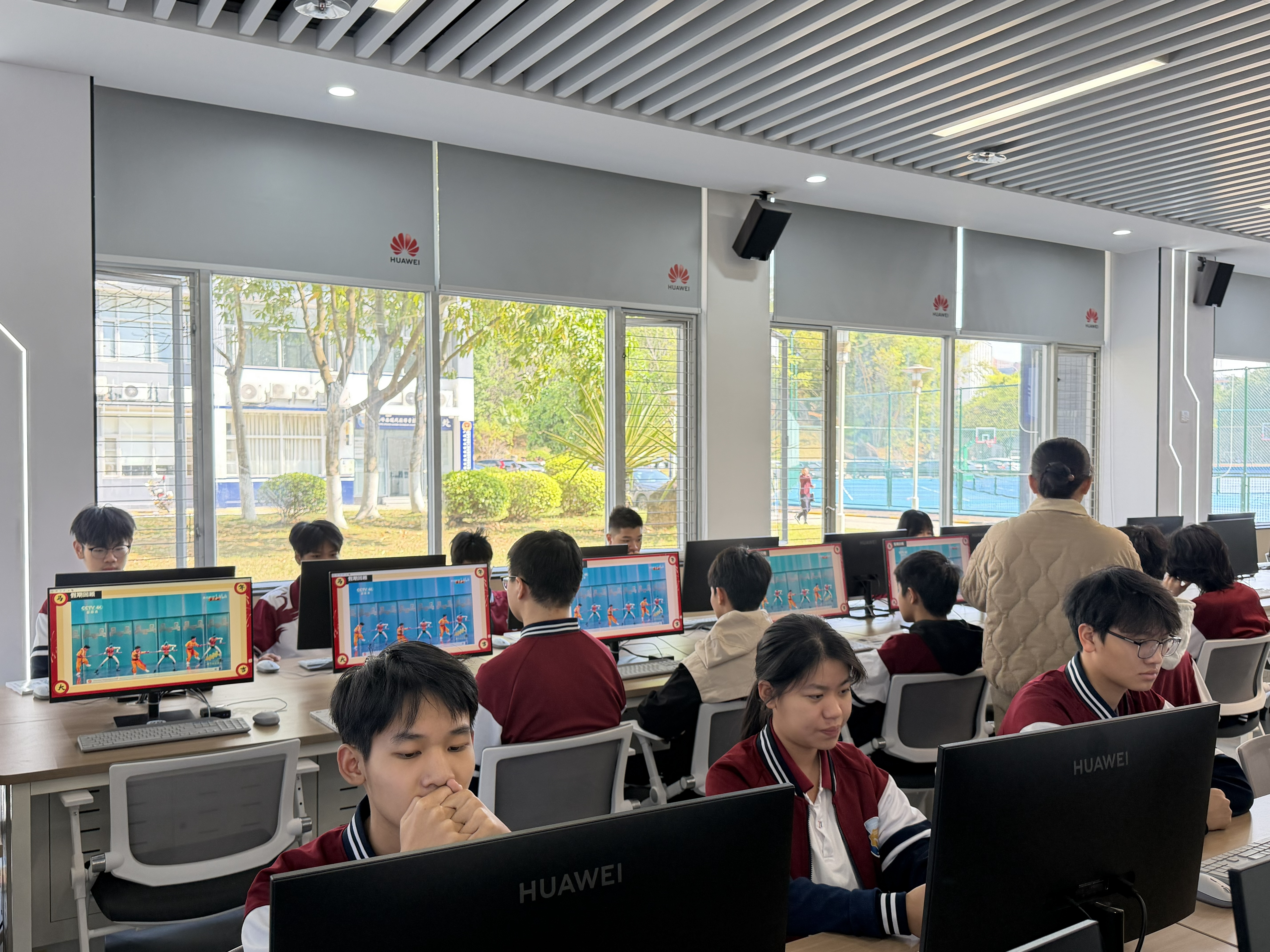 开学第一课 | 我们把“春晚”科技带进了课堂