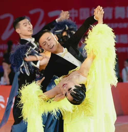 摩登舞主教   李金明、王心宇