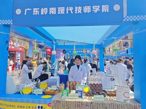 权威聚焦！《中国劳动保障报》等多家主流媒体报道我校“AI+康养”建设成果