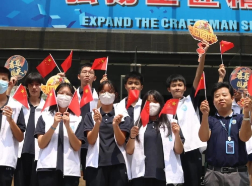迎国庆 | 信息技术与智能制造学院给祖国母亲表白~