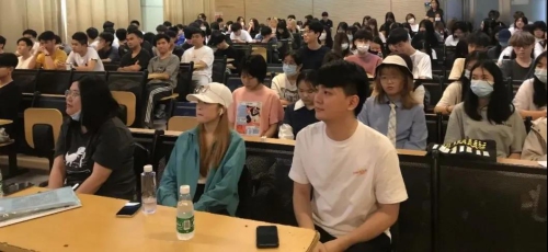 “传承岭南精神，在职场中奋进”