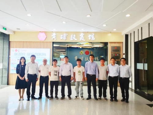 广州开发区管委会副主任黄东莅临黄埔扶贫馆调研考察！