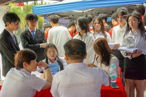 “职”高气扬丨2023校园专场“宣讲+招聘会”现场火爆！