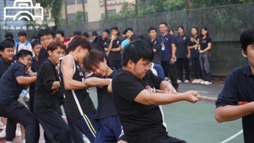 凝心聚力，”绳“采飞扬 | 观信息技术学院第二届“新生杯”拔河比赛上的精彩瞬间