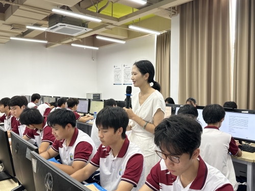 上课啦！当“前端小超人”遇上“魔法导师”——走进信息技术学院新学期课堂
