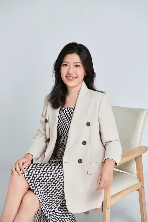 优秀教师叶静文：做“左手连世界，右手启心灵”的跨文化“掌灯人”