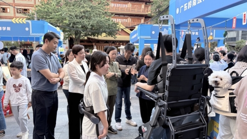 权威聚焦！《中国劳动保障报》等多家主流媒体报道我校“AI+康养”建设成果