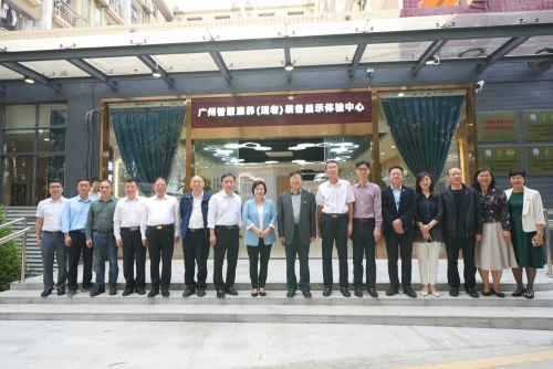 全国政协委员、人口资源环境委员会副主任、国家卫生健康委原党组成员、中国老龄协会原会长王建军一行莅临我校调研产教融合