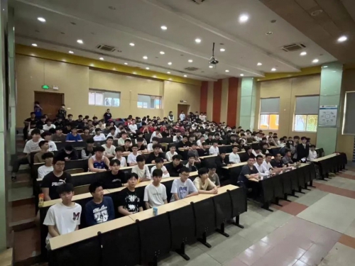智能制造学院 | “构筑成才梦想，启航职业人生”成功校友代表分享报告会
