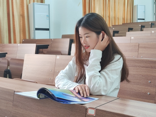 唐木芸—信息技术学院教学管理干事