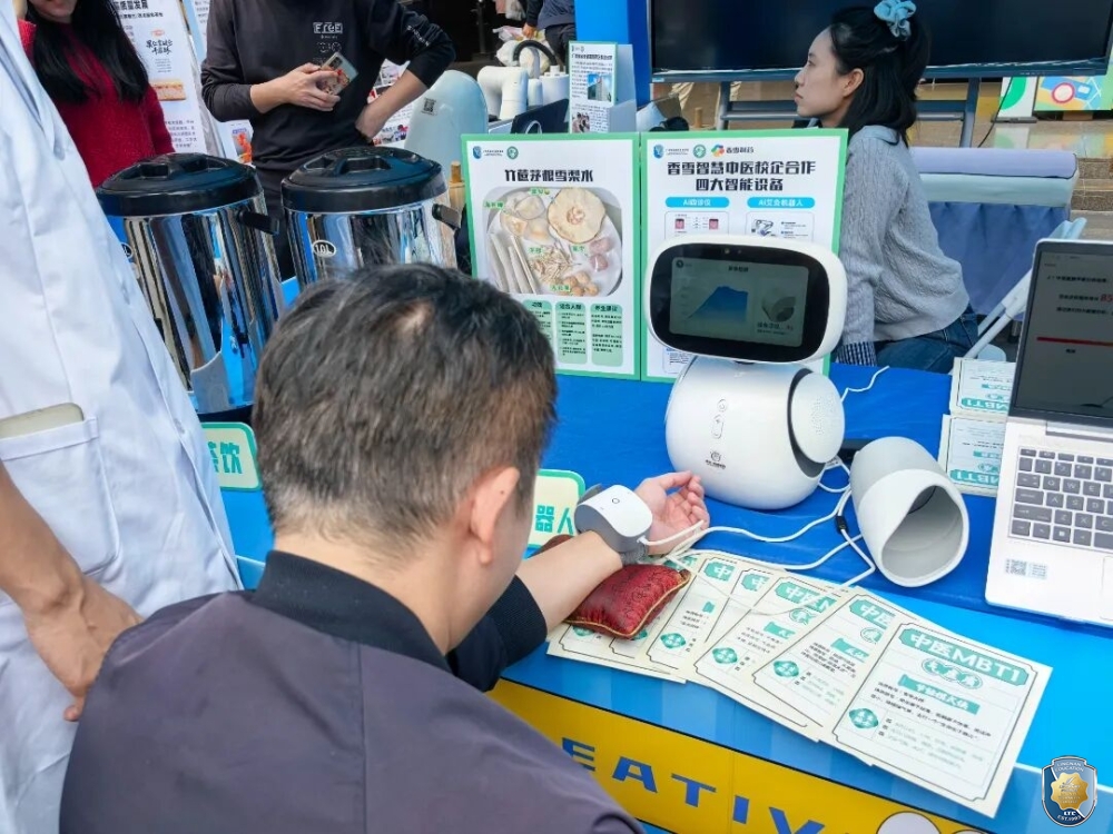 “AI+康养”邂逅文明集市，广东岭南现代技师学院闪耀越秀北京路！